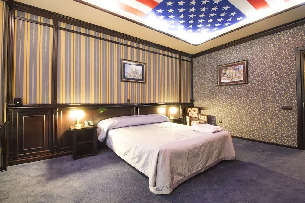 Attache Hotel