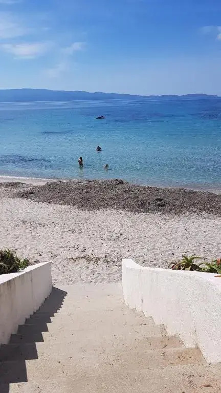 F2 cosy tout confort, vue mer à 100m des plages