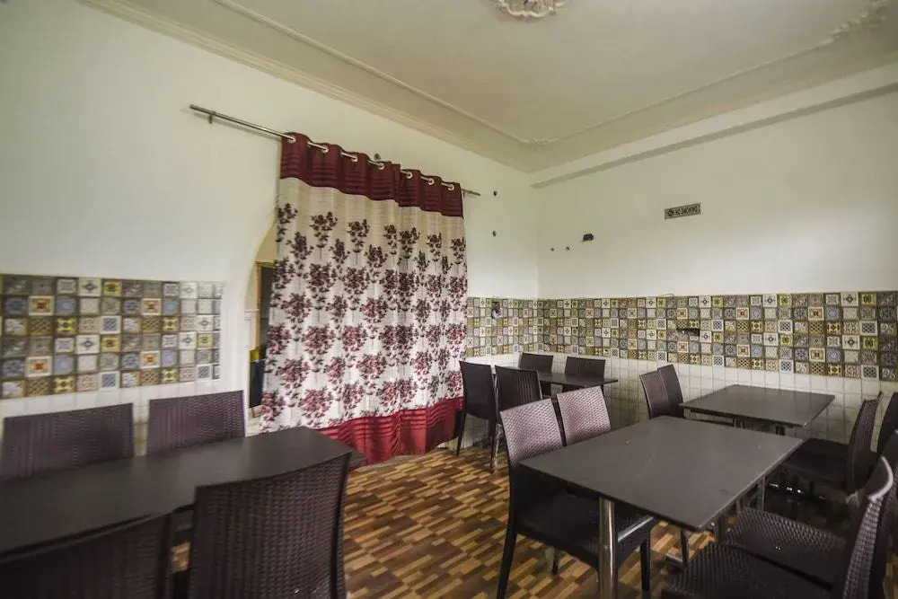 OYO 30855 Hotel Royal Residency