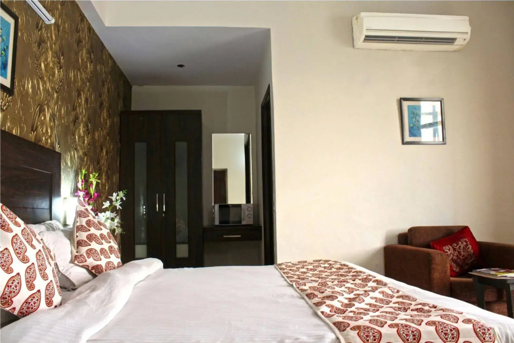 HOTEL JASHN INN Near Apollo Hospital