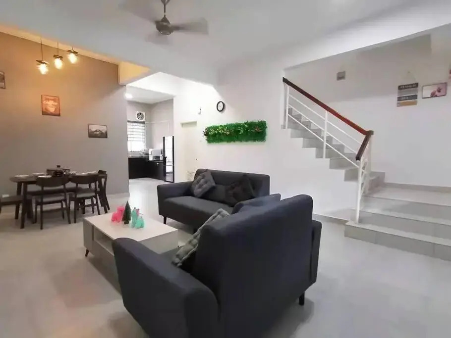 Cameron top31 golden hills night market homestay