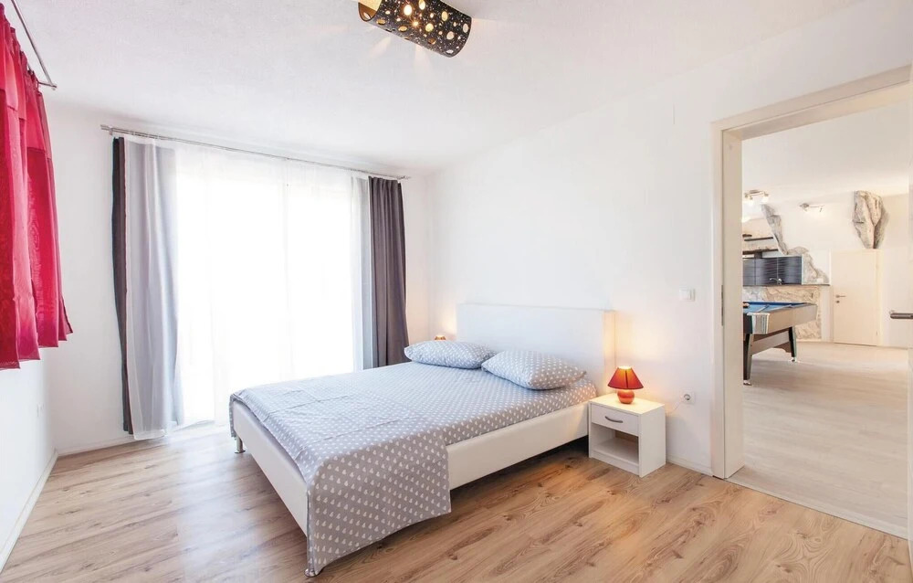 Beautiful Home in Kastel Stafilic With Wifi and 7 Bedrooms