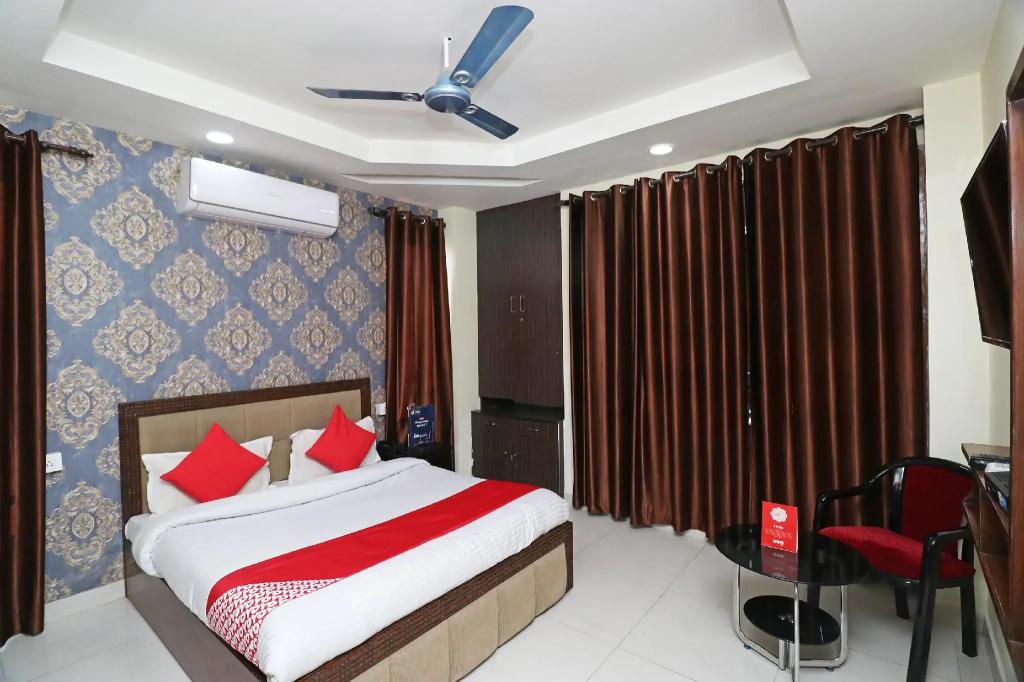 OYO 23660 Nath Residency Guest House