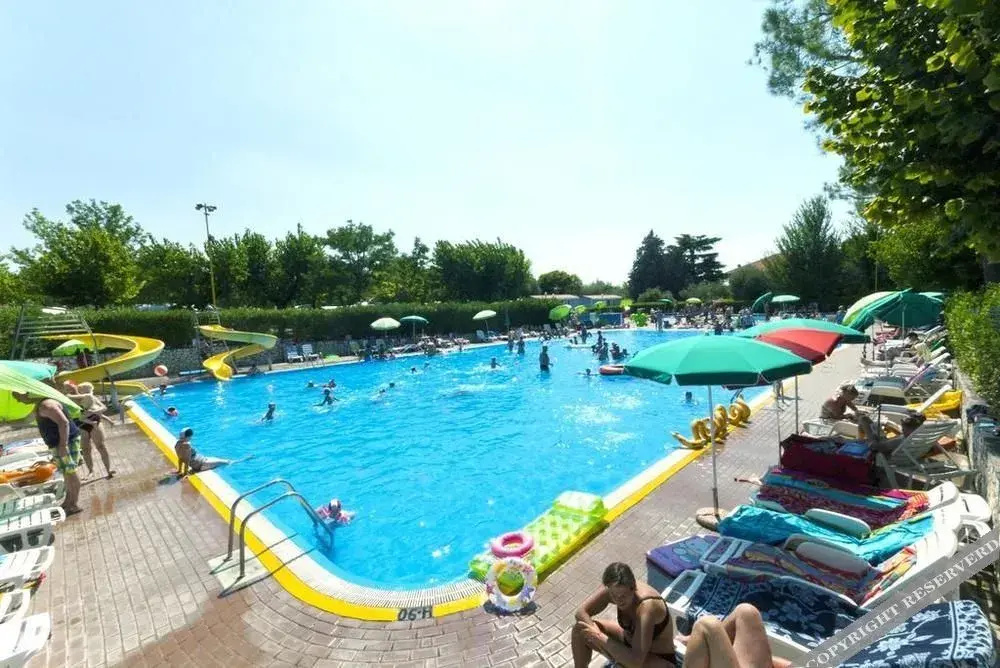 Albatross Mobile Homes on Camping Cisano & San Vito S. p. A