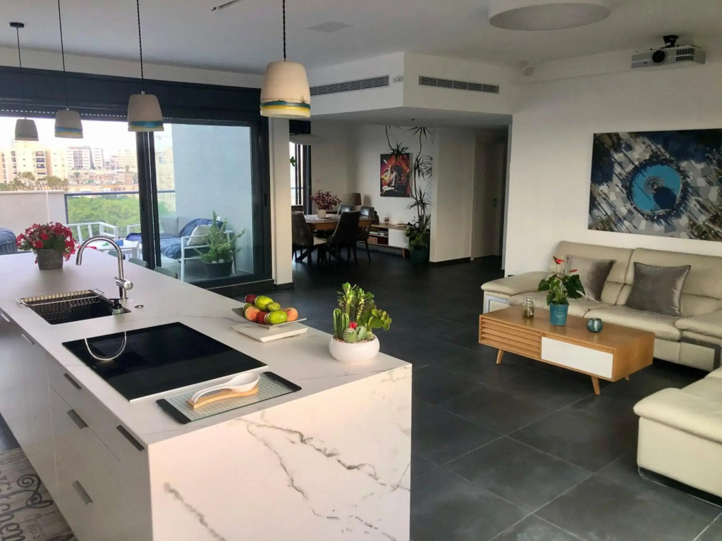 Suite and Room in a breathtaking new designed penthouse in SE TLV