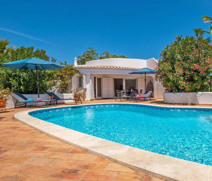 Villa Sunshine - Escapadinha tranquila com piscina e BBQ em Armação de Pêra