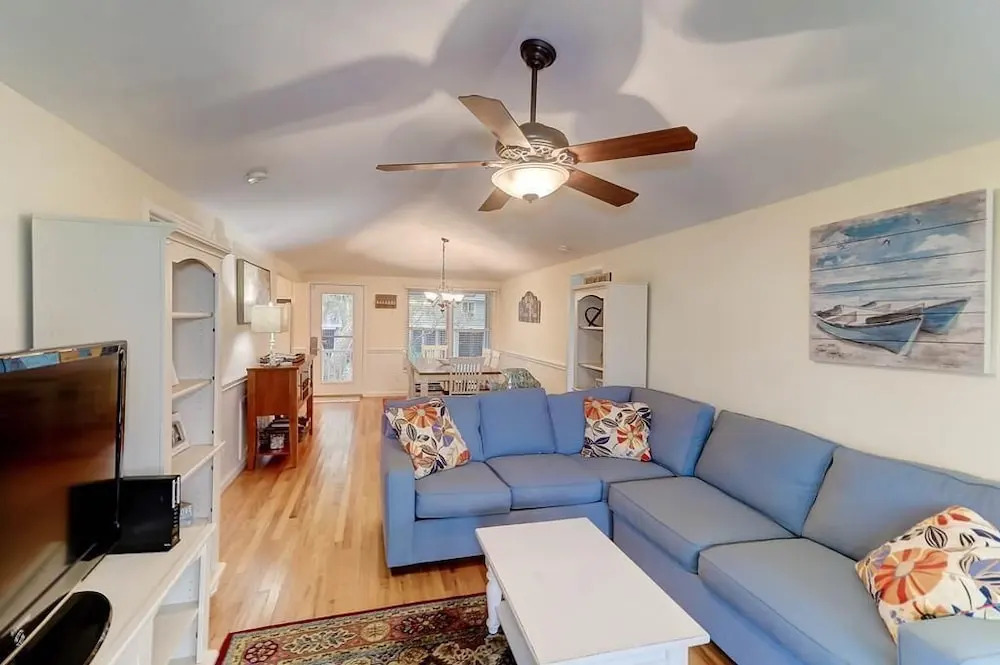22 Twin Oaks