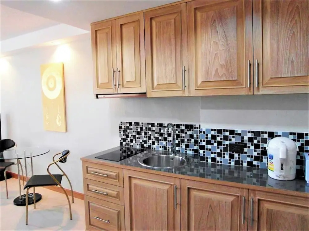 Swimming Pool View Spacious Studio 5 Min To Beach