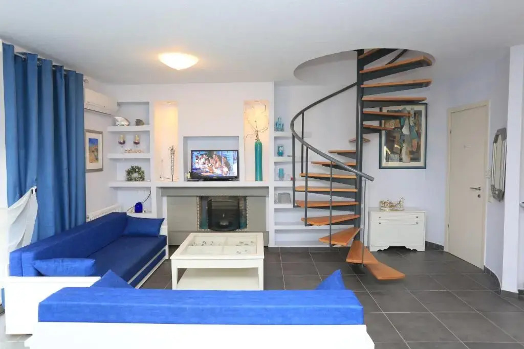 Lapis Luxury Villa