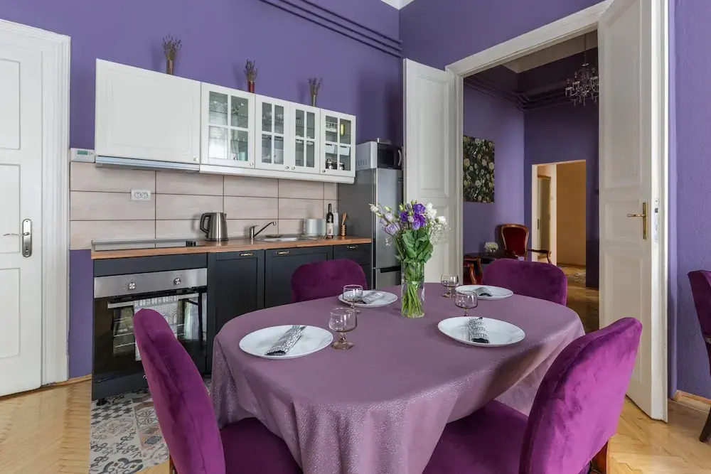 Luxury & Spacious Eclectic Style Apartment