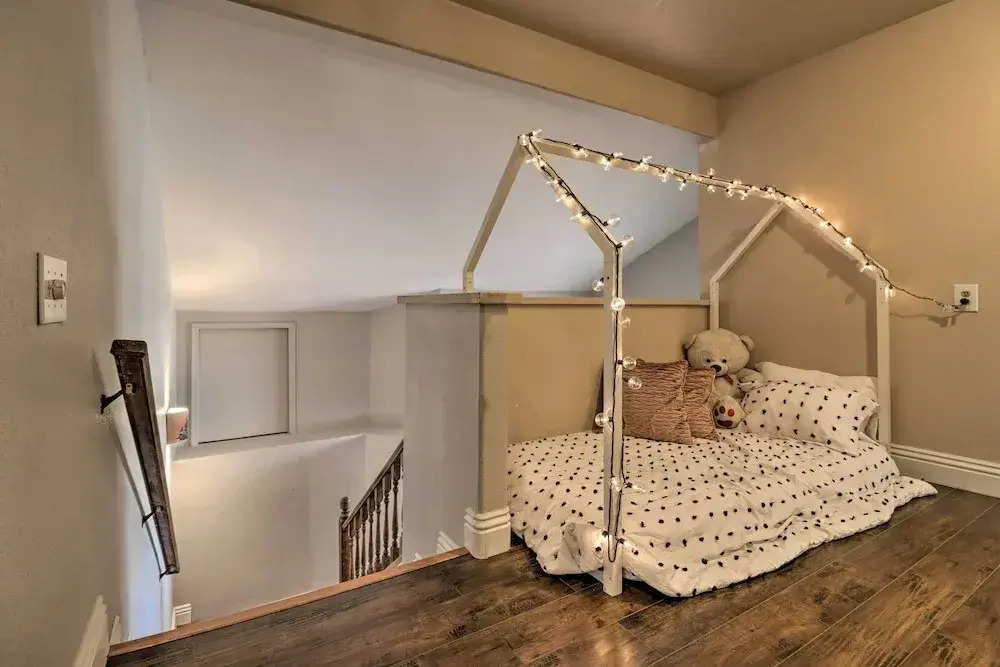 Lavish Family Escape w/ Game Room in Avondale