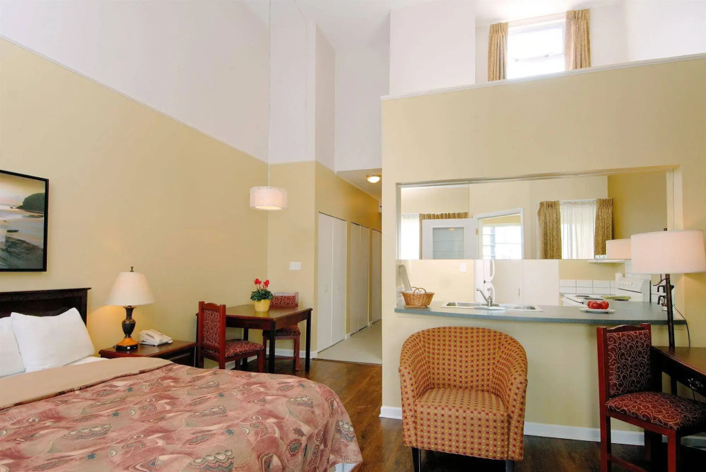 Robson Suites