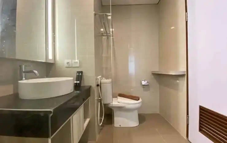 Modern and Spacious Studio Room at Green Kosambi Apartment