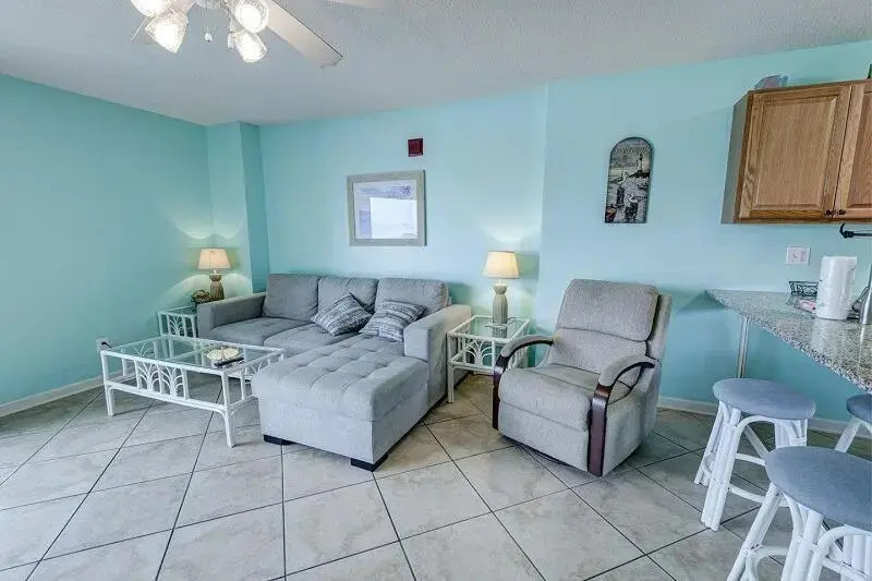 Tradewinds 708