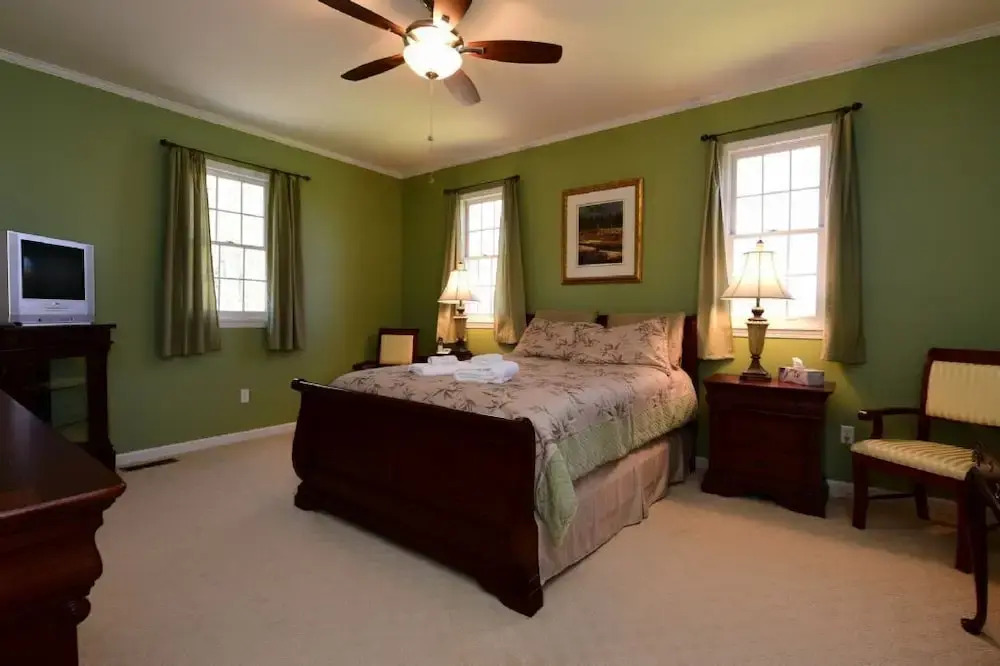 Forest Hill - 3 Br Home