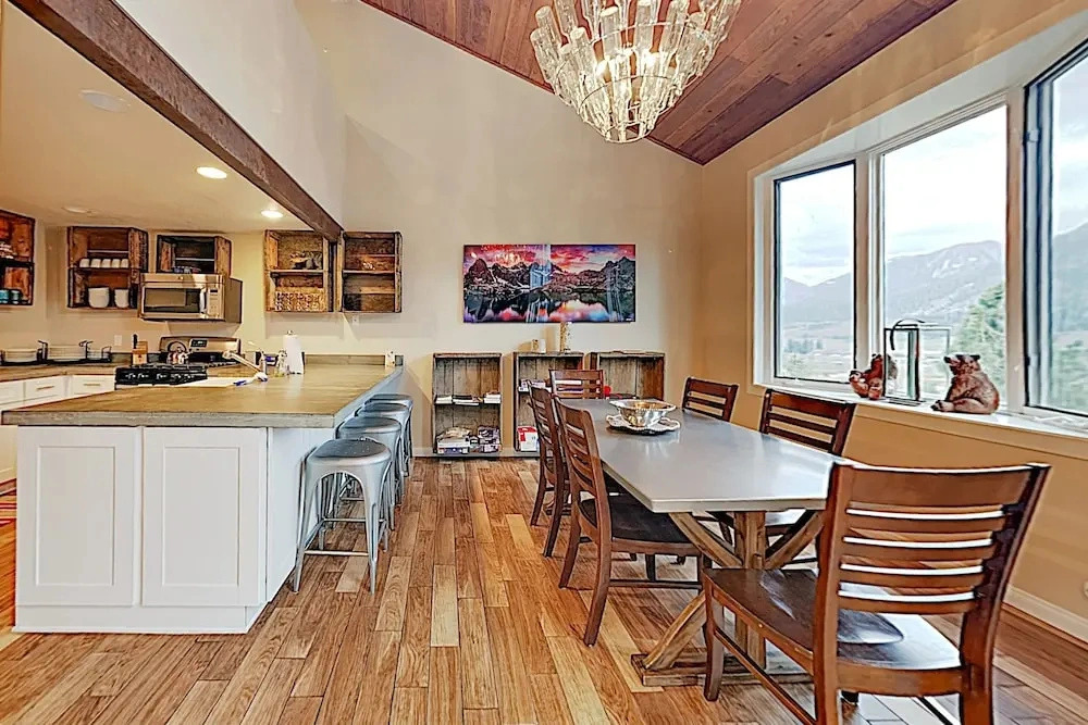 Remodeled Retreat w/ Spa & Pool, Near Eagle Lodge condo