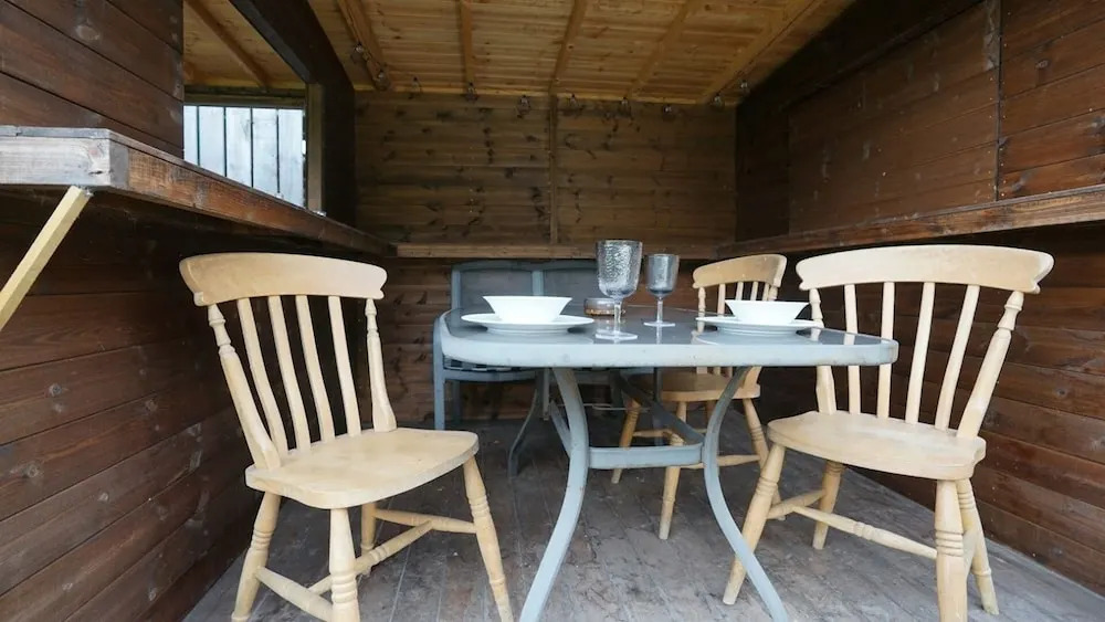 Showman's Hut @ Westcote