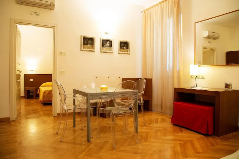 Residenza dei Capitani - Piazza del Popolo