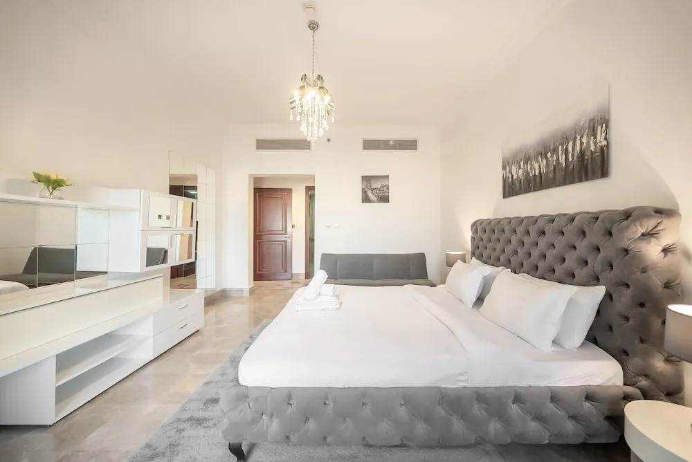 Stylish Urban 1BR Gem in Fairmont-90AB2