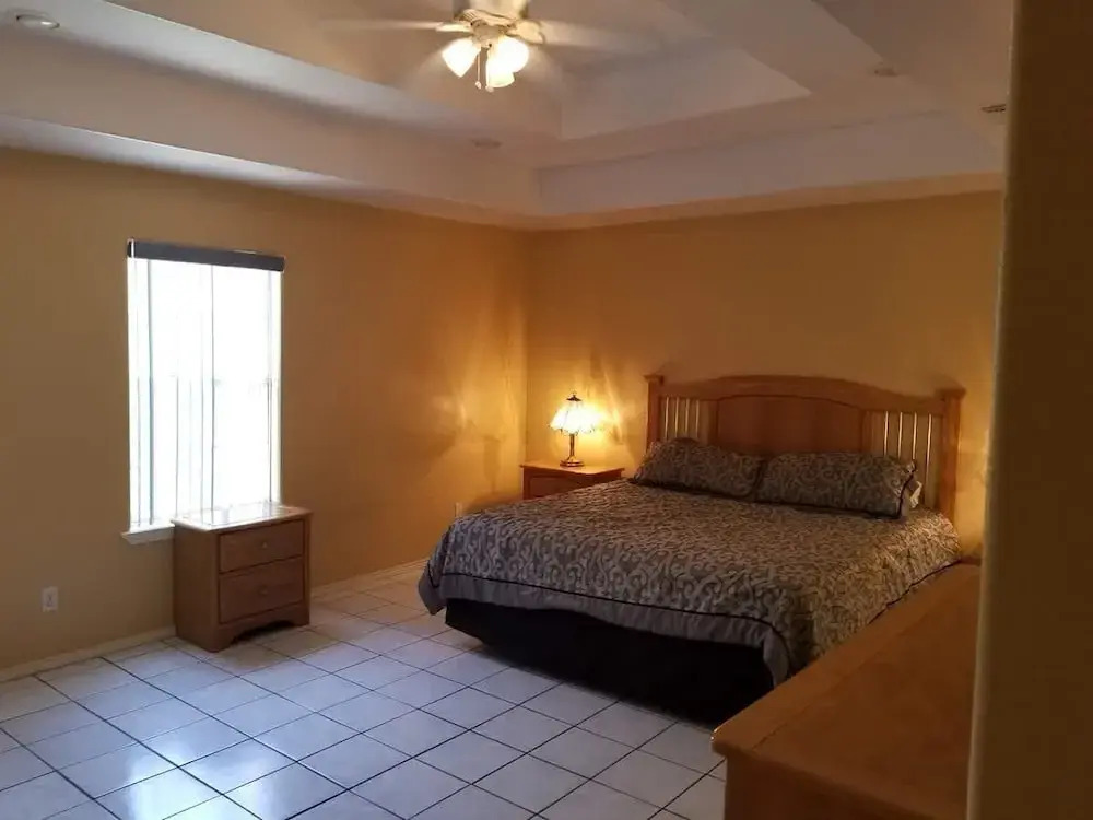 Ground Floor Duplex 1/2 block to Beach BBQ ok 2 Bedroom Home by RedAwning