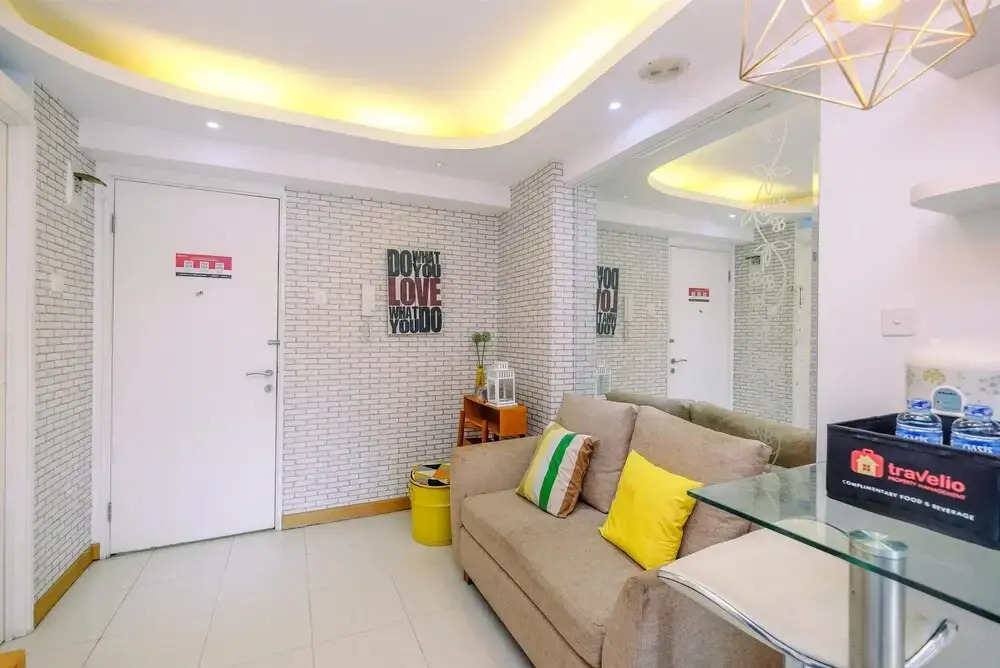 Warm And Cozy 2Br At Low Floor Bassura City Apartment