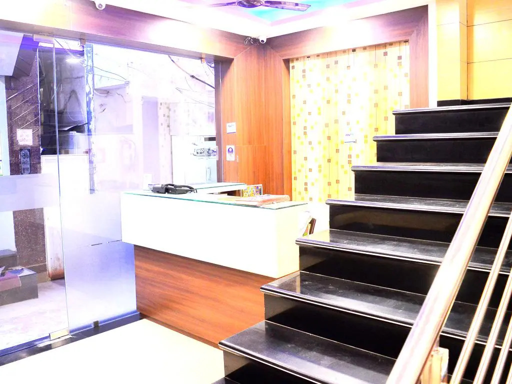 Hotel Royal Palace - 150 Meters from Mahakal Temple