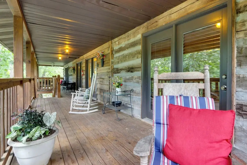 Riverfront Couple's Retreat in Smoky Mountains!