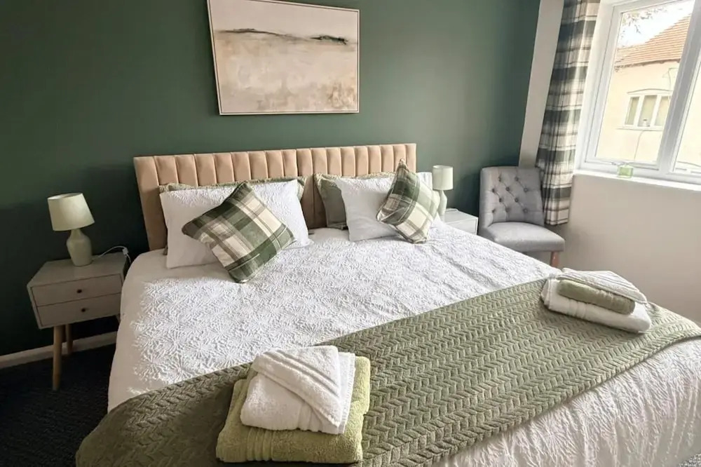 Meriden Apartment Retreat - Sleeps 7 - Near Nec