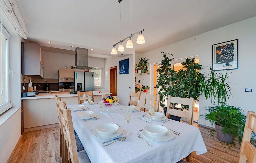 Stunning Home In Zrnovo With Sauna