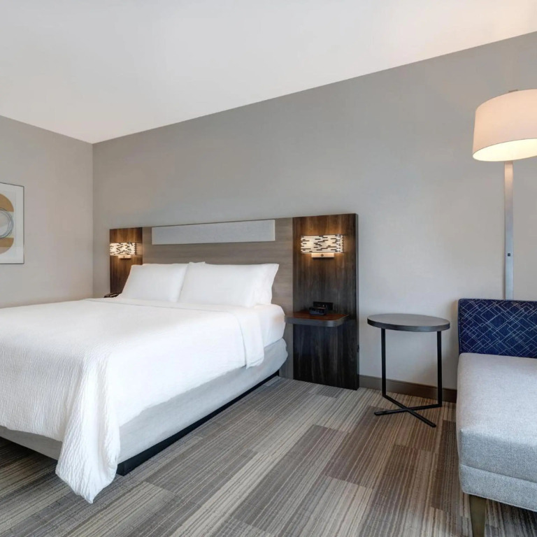 Holiday Inn Express & Suites - Glendale Downtown