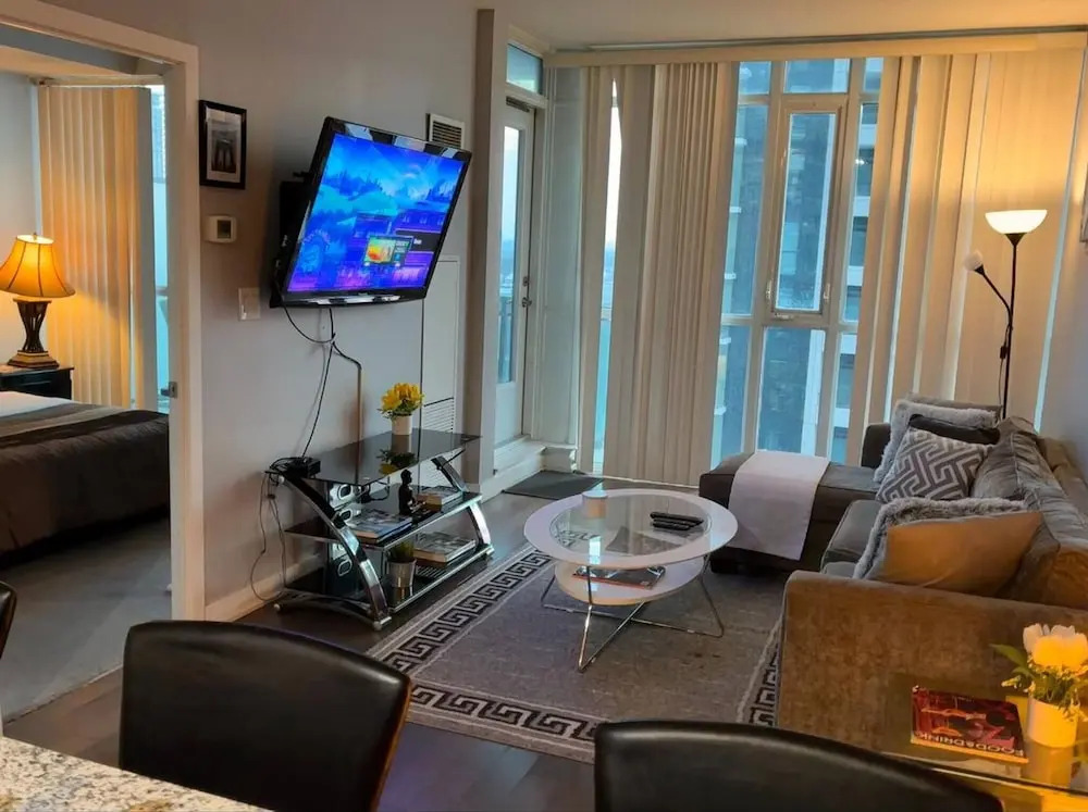 Spacious-cozy 2bed Condo in Square Ones Misissauga