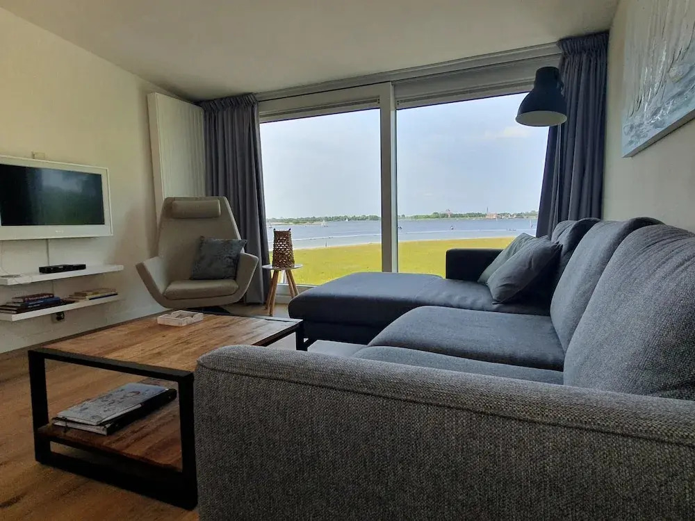 Cosy Holiday Home on Lake Veere