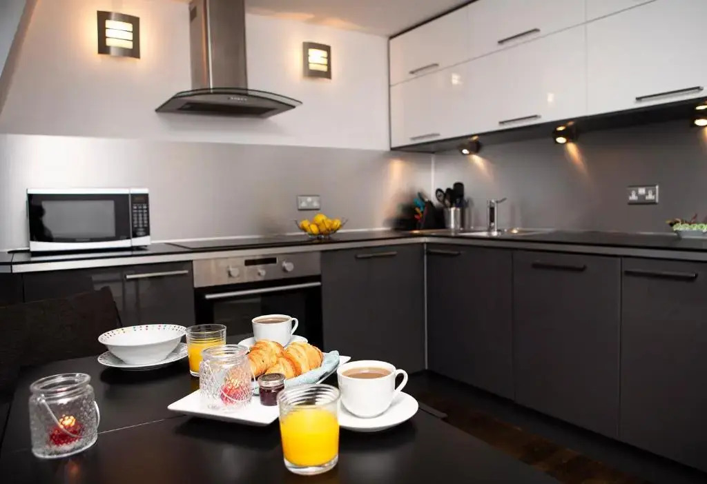 Apt 3, Trafalgar Sq (Duplex, 3rd & 4th flr)