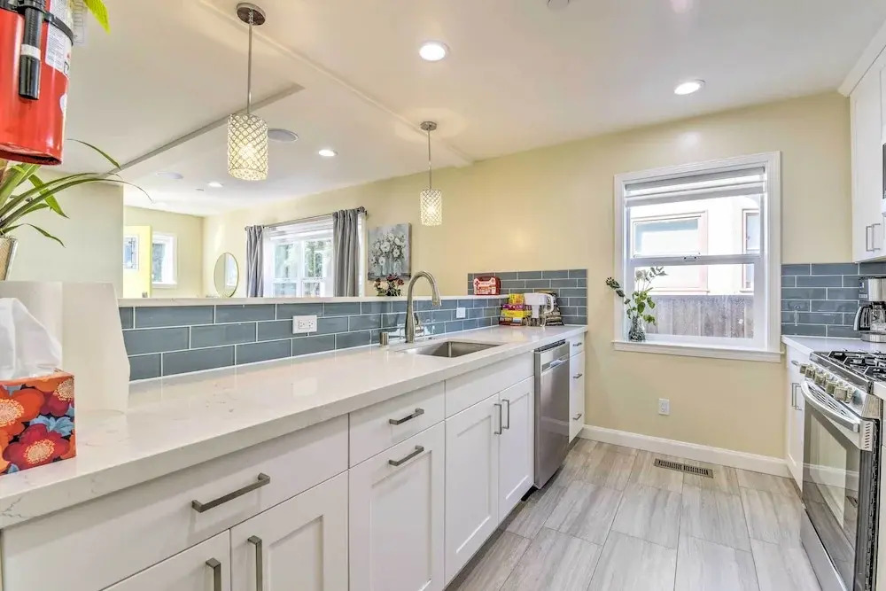 Sunny Oakland Retreat w/ Patio & Cute Garden!