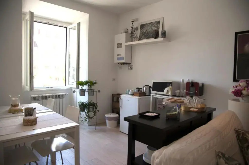 Center 2 Rooms