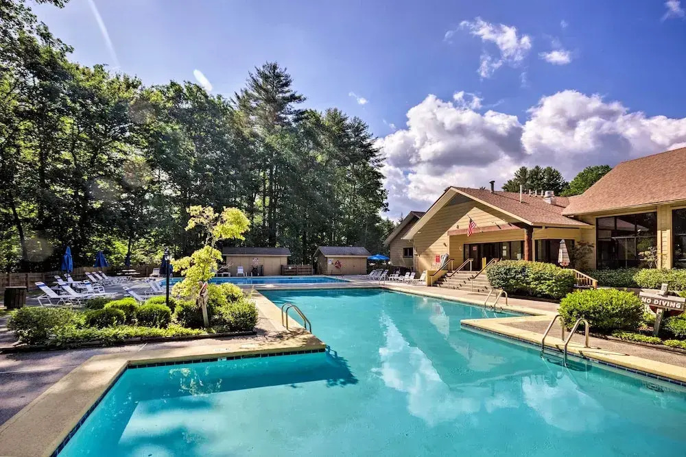 Blue Ridge Mtn Escape: Home w/ Deck & Fire Pit!
