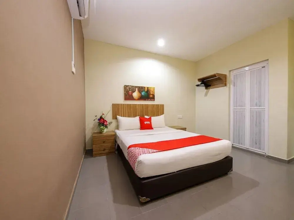 OYO 89839 Riaz Hotel