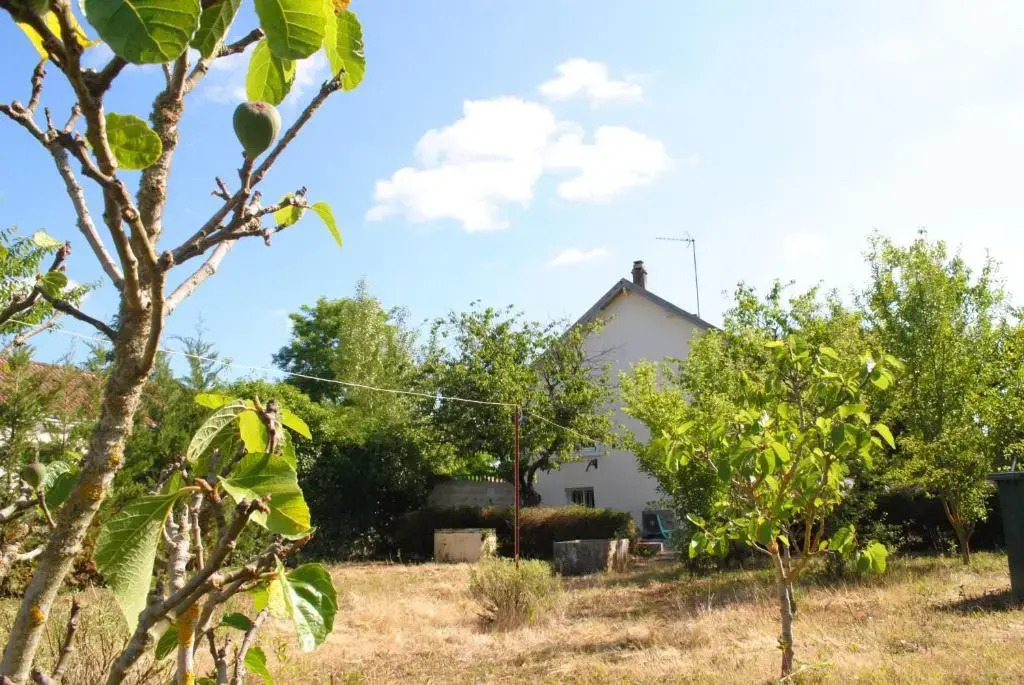 Maison 6 personnes - grand jardin arboré