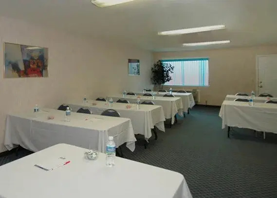 Econo Lodge East