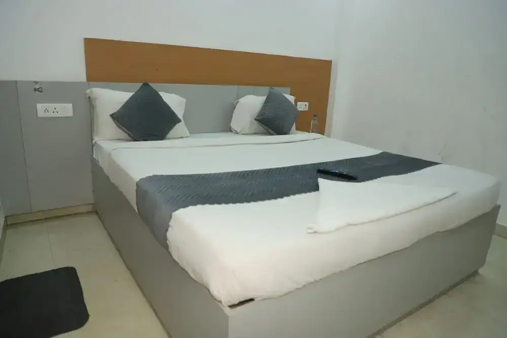 Mauryan Elite Hotel Chhatarpur Metro Station