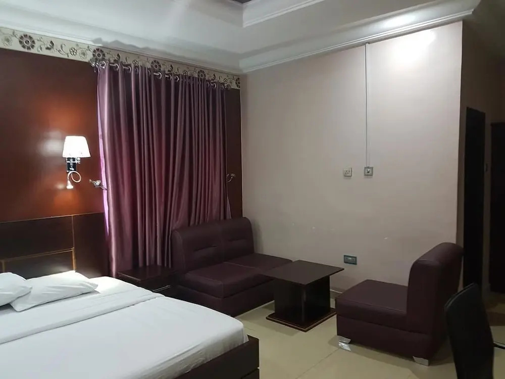 Grand Valley Hotel