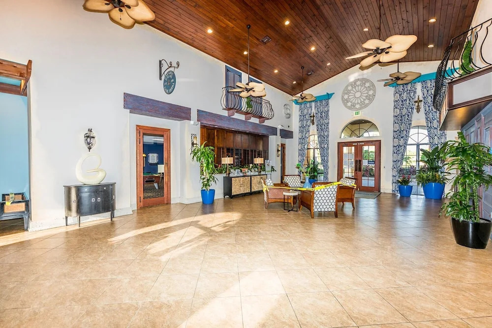 Contemporary 4 Bed 3 Bath Town Home With Upgrades, Private Pool i Close to Disney, Shopping