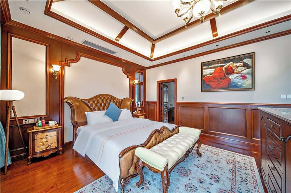 Yangshuo Fadai overhanging hot spring light luxury hotel