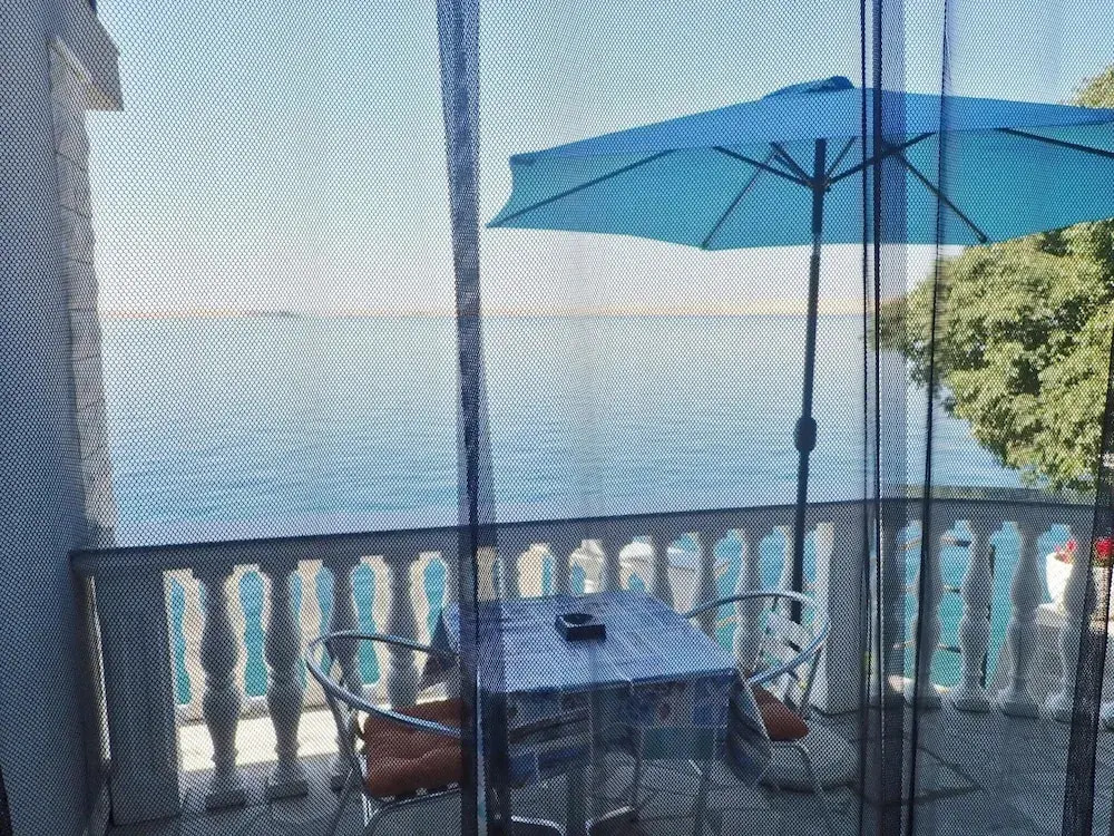 Apartments Lilly by the sea