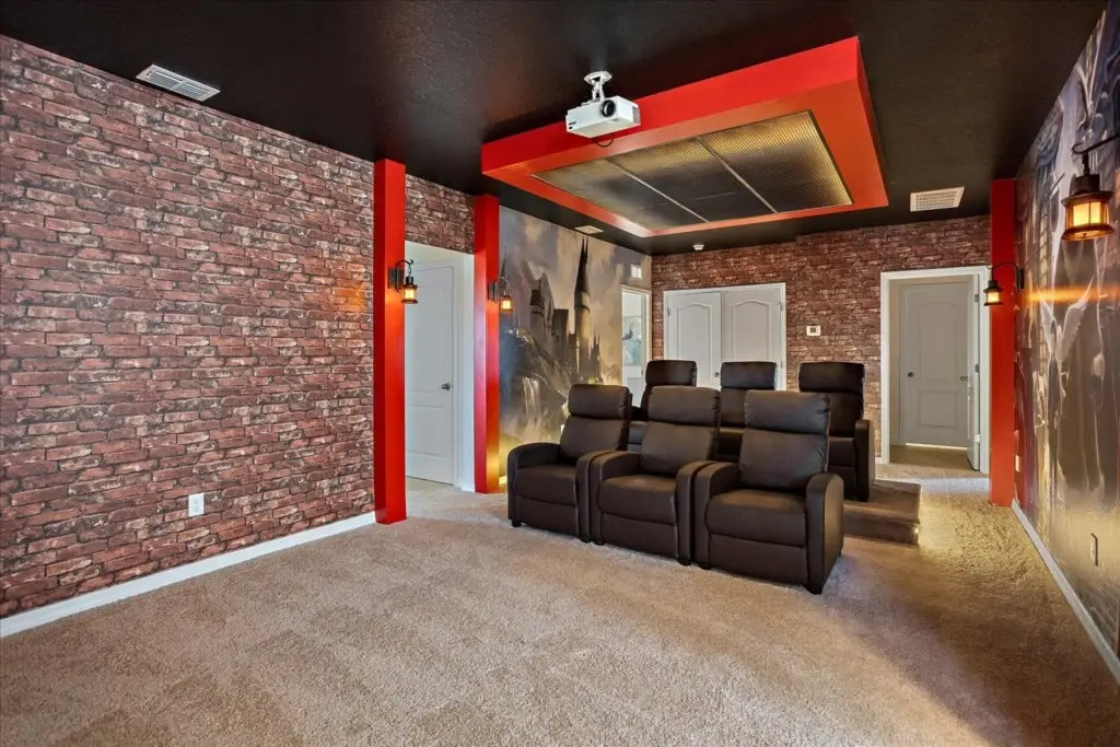 6 Bedrooms 5 Bathrooms Solterra 7623 Ol