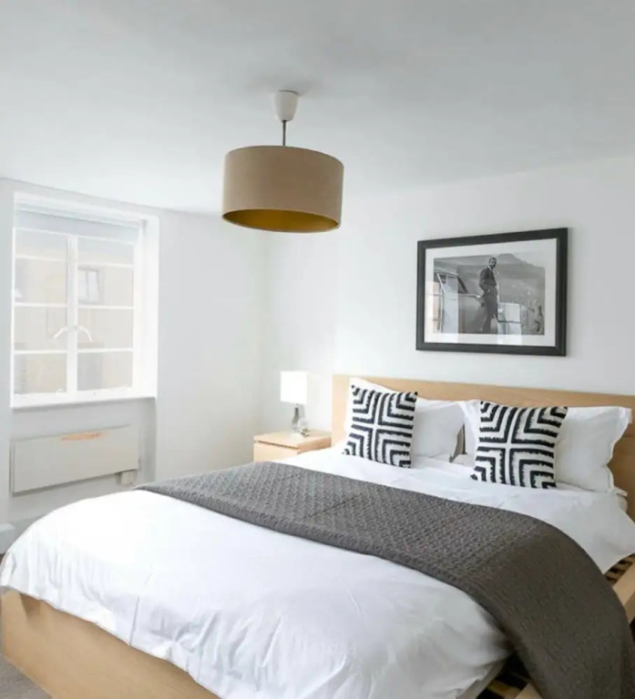 Rustic 2 Bed Maisonette Over 3 Floors In Goodge St