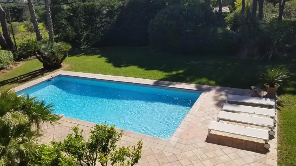 Belle villa Tropézienne/calme/piscine/3mn du centre