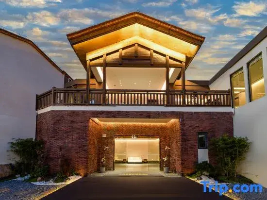 Longjiang Years Hot Spring Hotel