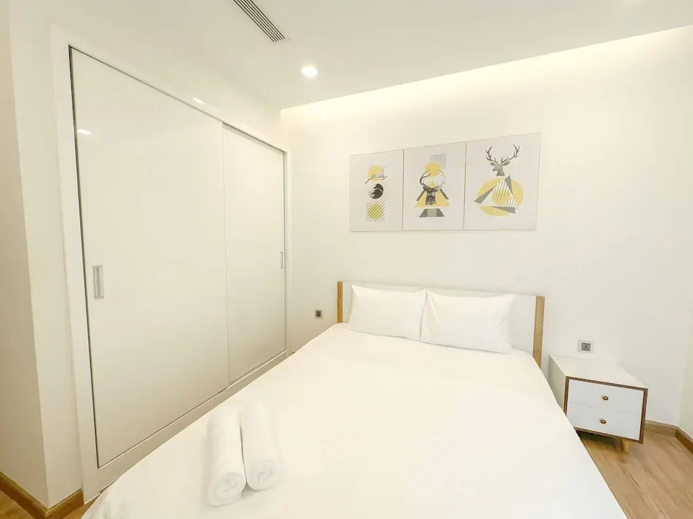 Hi-Home Suites - Vinhomes Metropolis