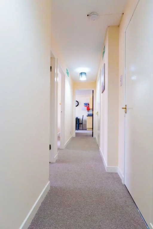 Lovely & Bright 2-Bed Apartment
